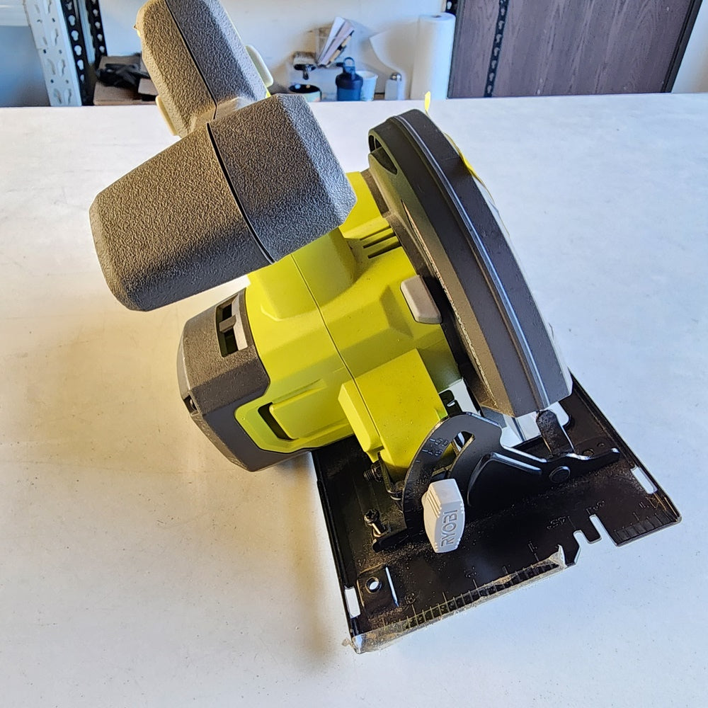 18V Cordless 5-1/2 in. Circular Saw 18V Cordless 5-1/2 in. Circular Saw